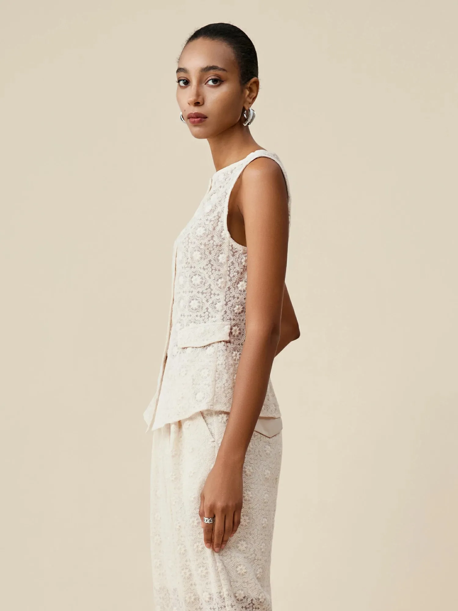 Amoretu 50% Cotton Boat Neck Embroidered Lace Vest