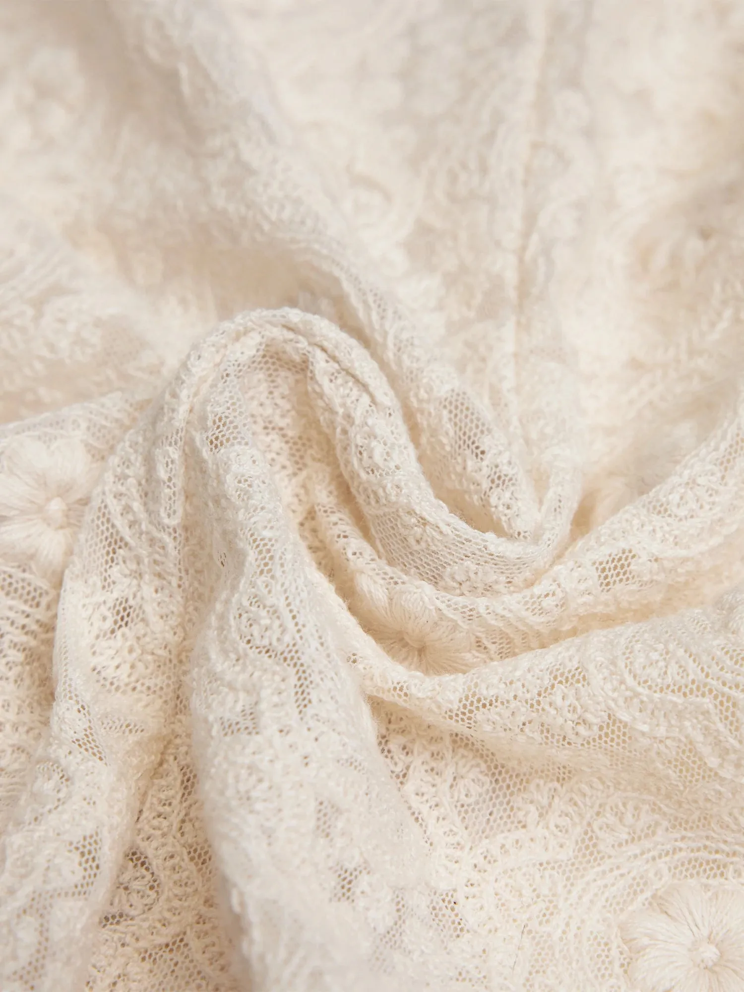 Amoretu 50% Cotton Boat Neck Embroidered Lace Vest